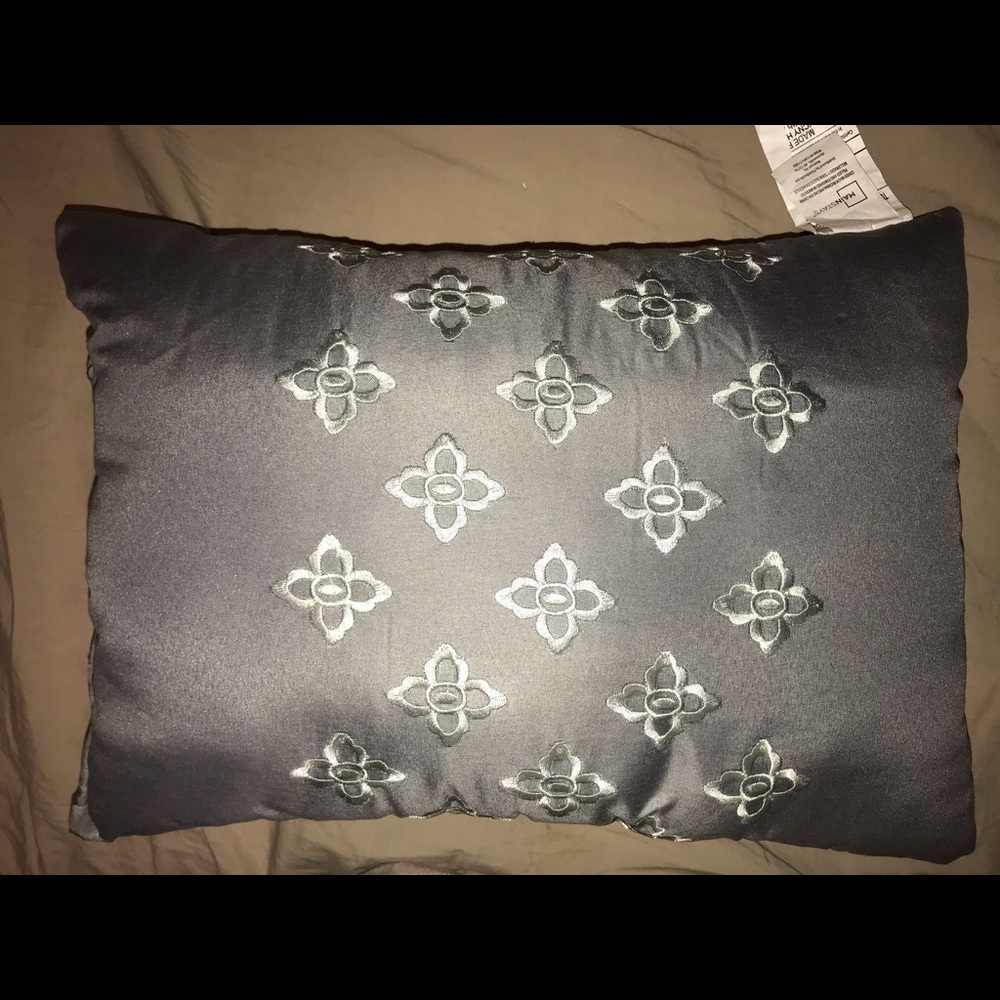 gray throw pillow